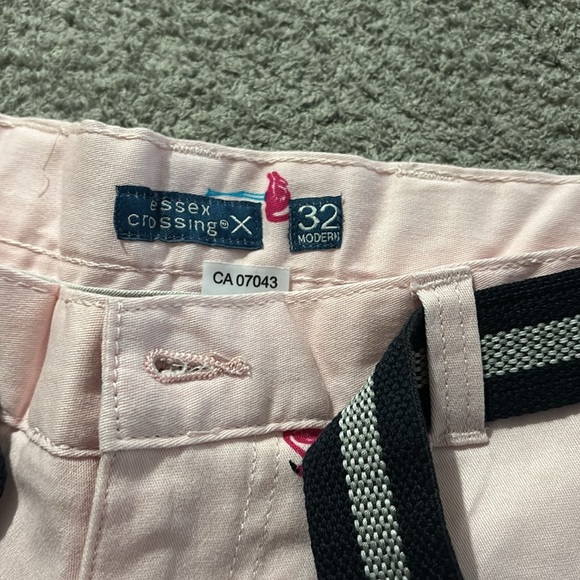 Men’s pink flamingo shorts never worn - Picture 2 of 2